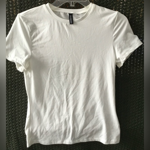 EUC H&M Women’s DIVIDED White Short Sleeve Tee, Soft Polyester Blend; Size L - Picture 1 of 7